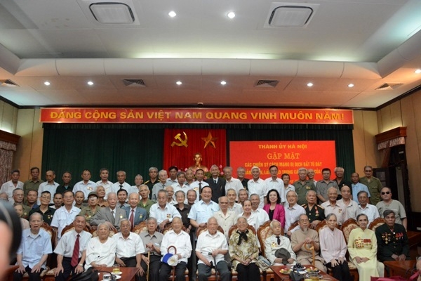 Thành ủy Hà Nội tổ chức buổi gặp mặt, tri ân các chiến sỹ cách mạng bị địch bắt tù đày