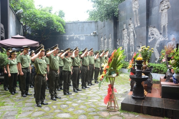 Di tích lịch sử Nhà tù Hỏa Lò, từng bước nâng cao chất lượng phục vụ khách tham quan (phần 2)